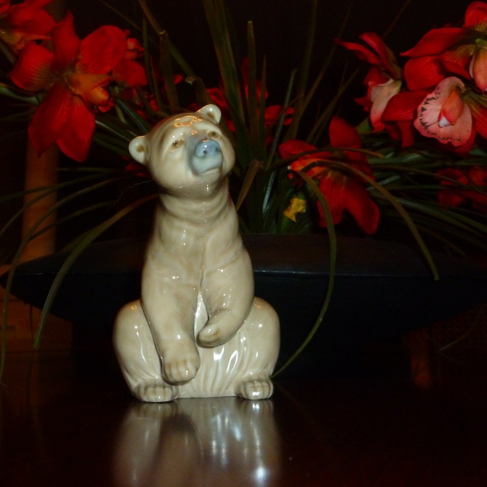 *****SOLD******Lladro "Good Bear" Brown bear
